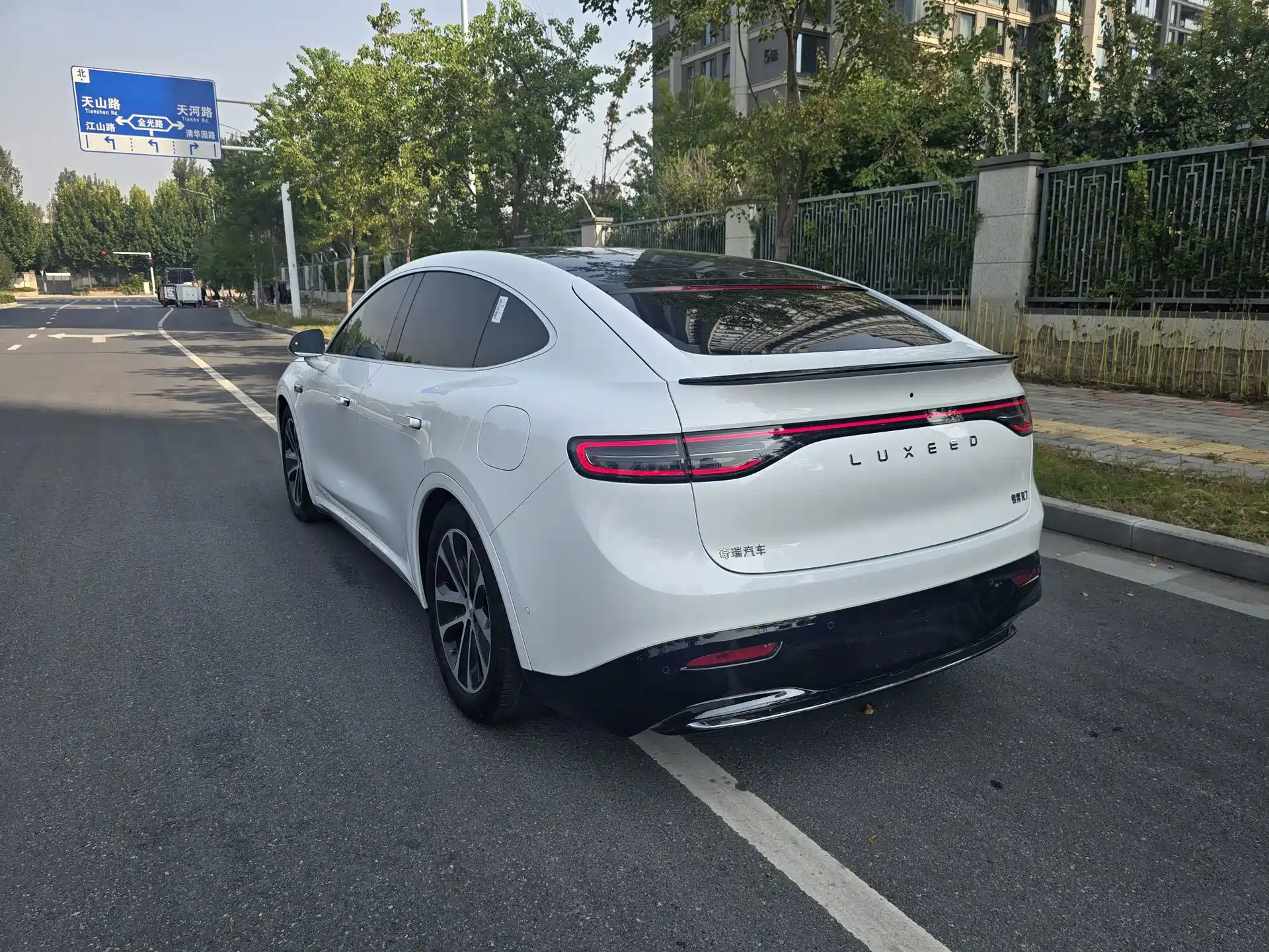 Фото 7 - Zhijie Luxeed R7