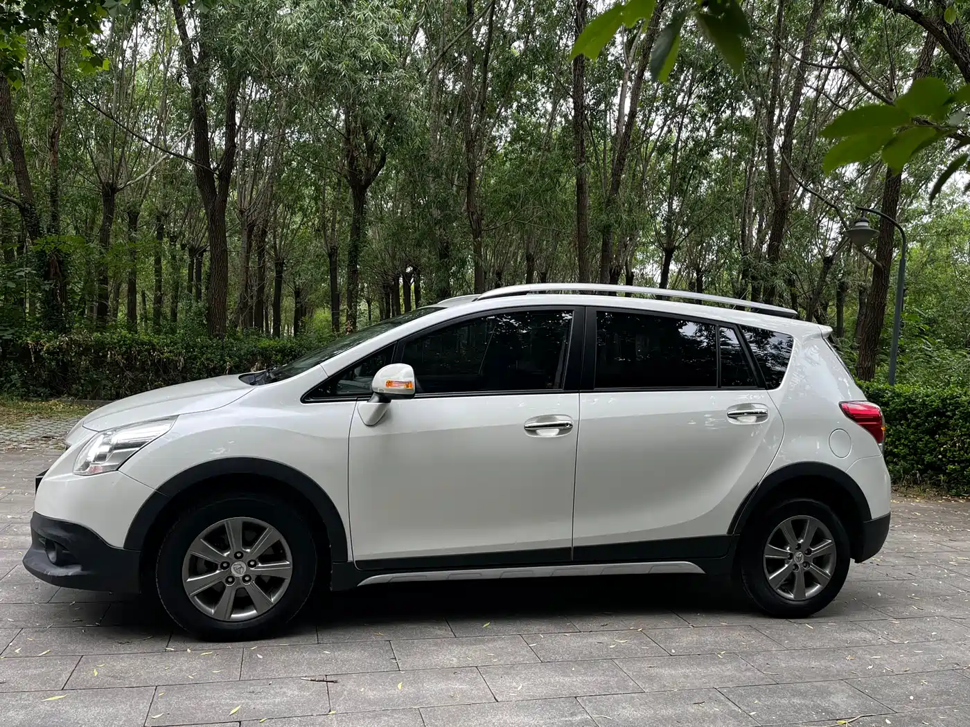 Toyota E'Z 2015 180E CVT Crossover Edition фото 4