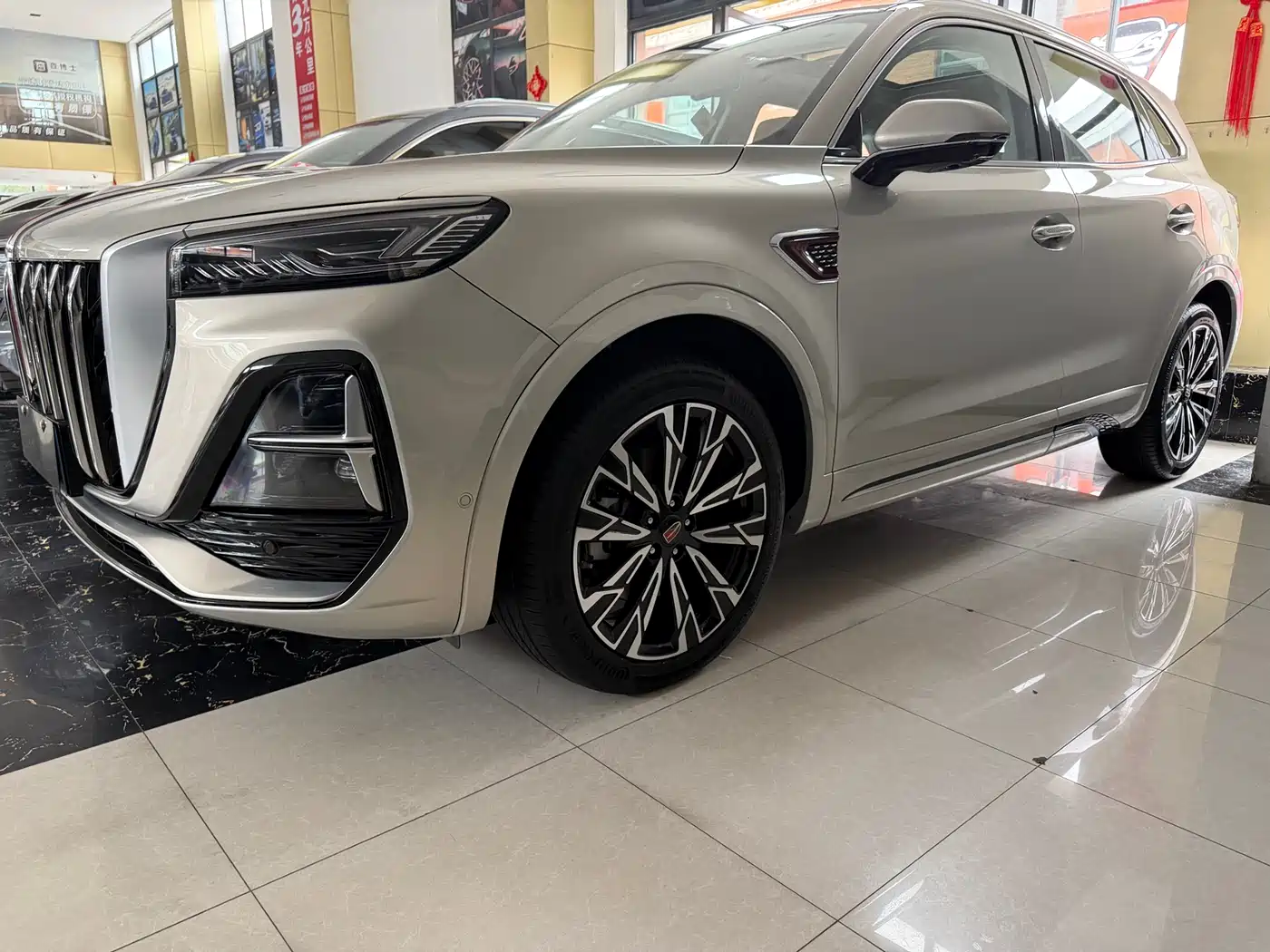 Hongqi HS5 2023 2.0T 4WD Flag Leader Pro фото 3