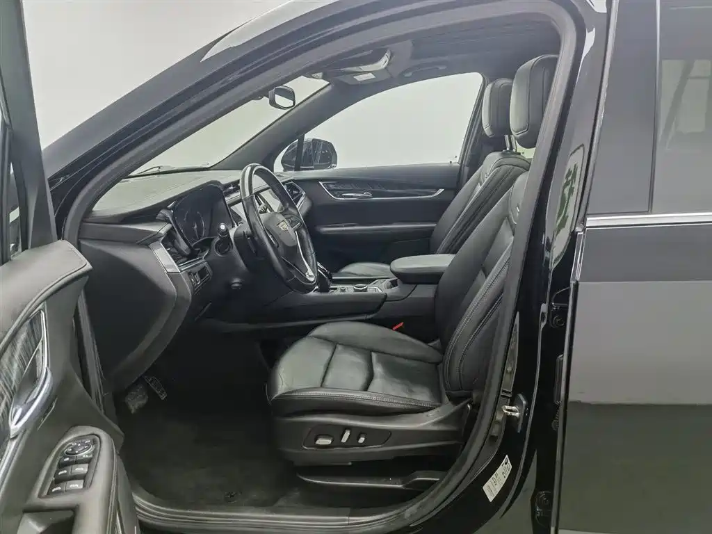 Cadillac XT6 2021 2.0T 6-seater 4WD Luxury фото 10