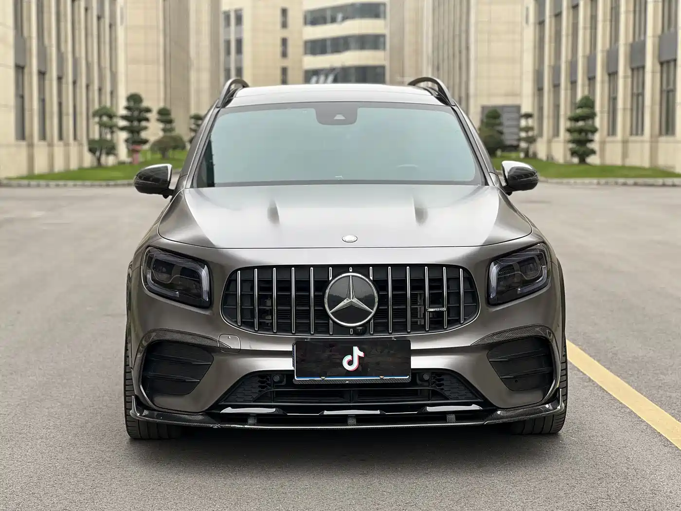 MERCEDES-BENZ GLB AMG
