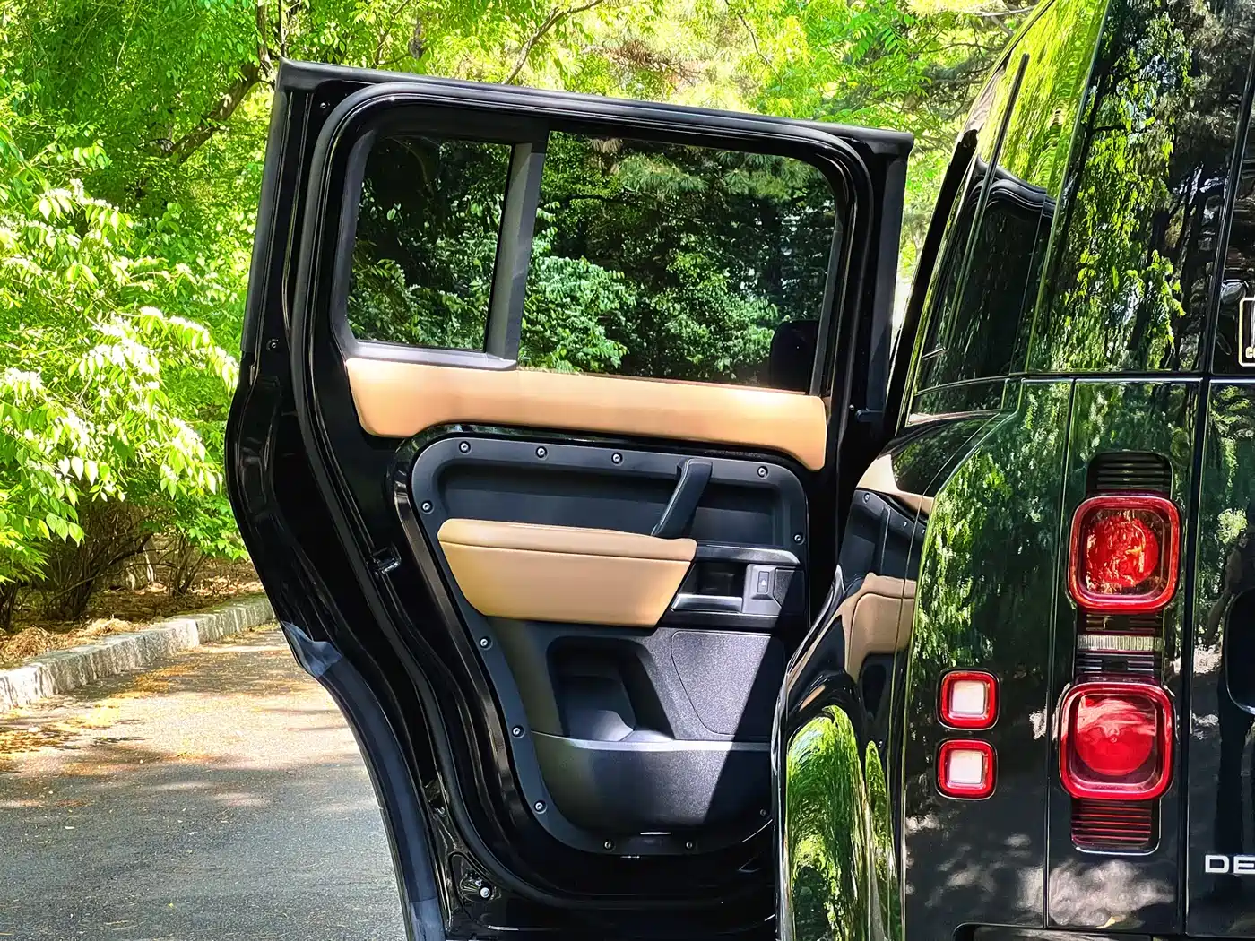 Land Rover Defender 2025 110 3.0T P400 -Dynamic HSE фото 24