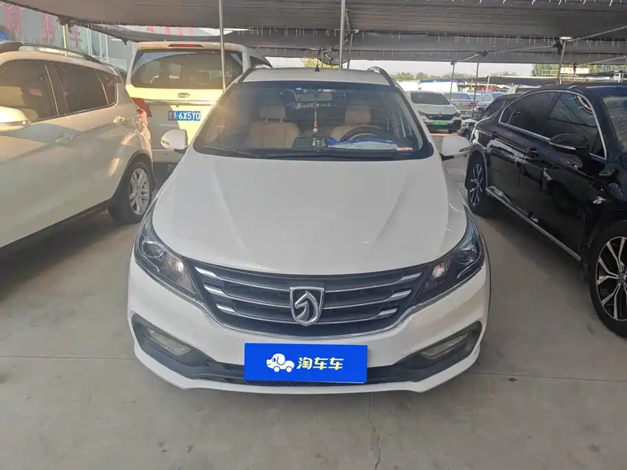 Baojun 310W 2018 2017 1.5L Manual Fashion Edition (China V)