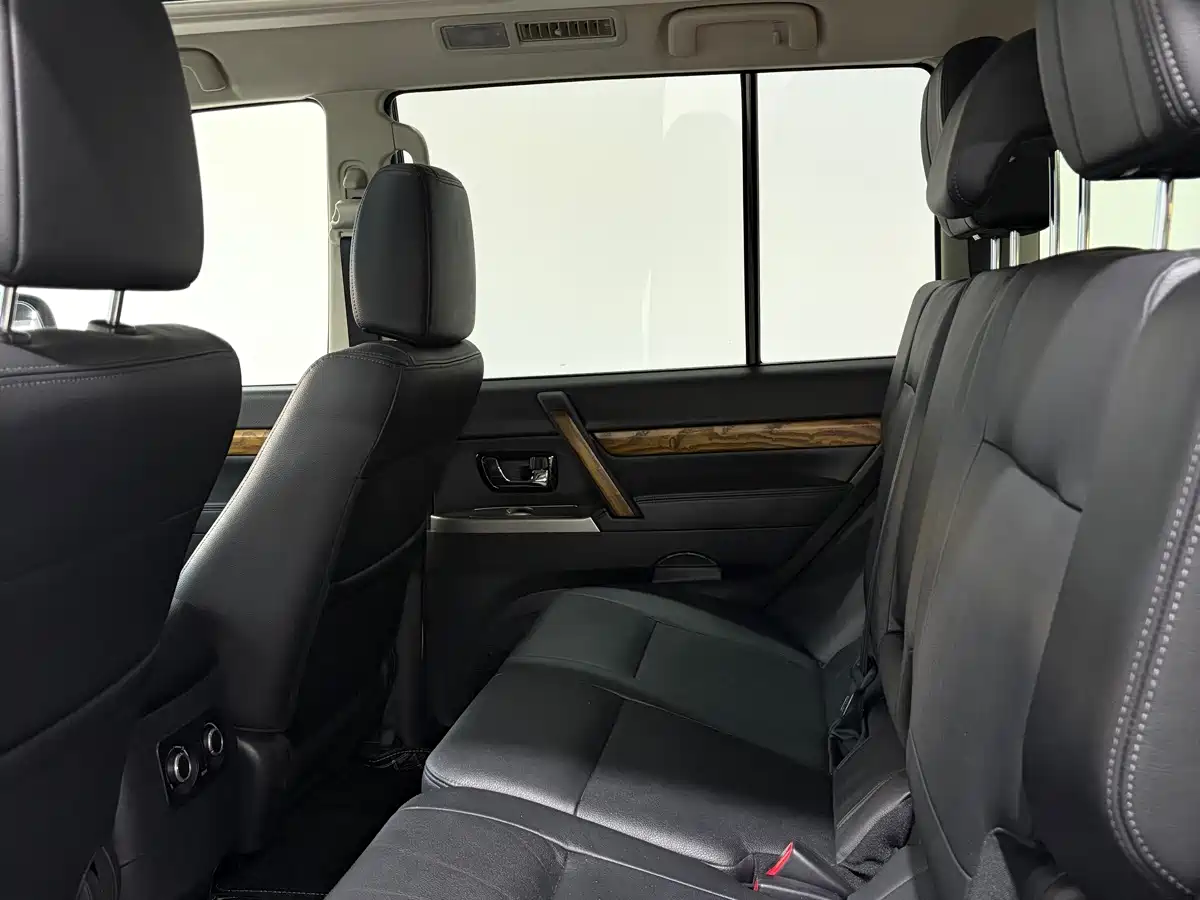 Mitsubishi Pajero (Import) 2018 2018 3.0L Automatic Premium Edition