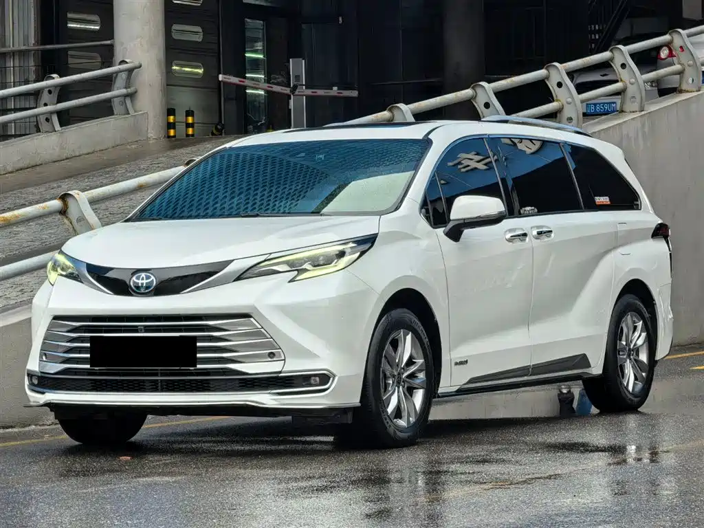 Toyota Sienna 2021 2.5L Hybrid Platinum Edition