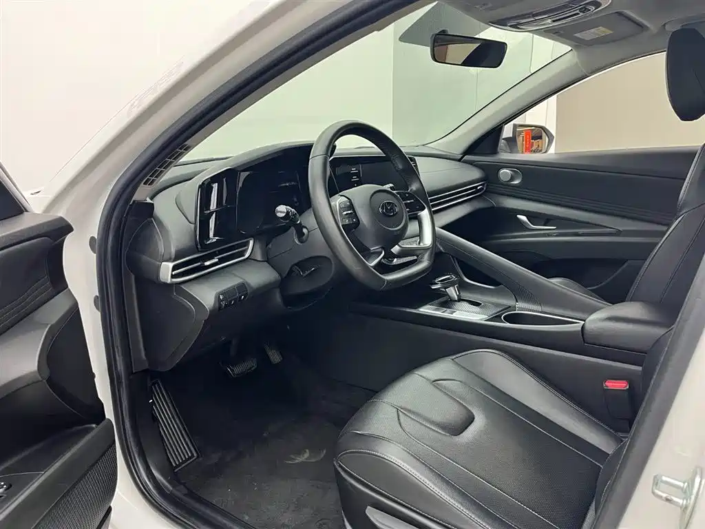 Hyundai Elantra 2021 1.5L CVT GLX Elite Edition фото 6