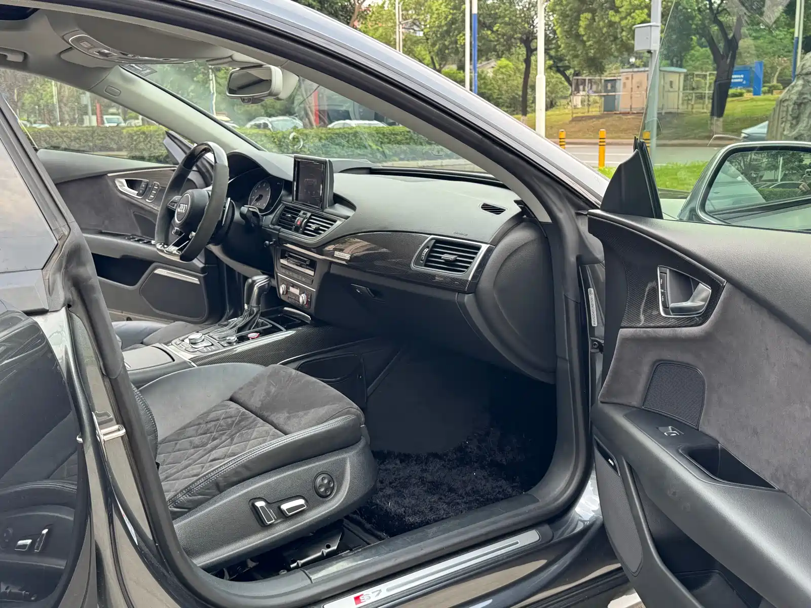 Фото 9 - Audi S7