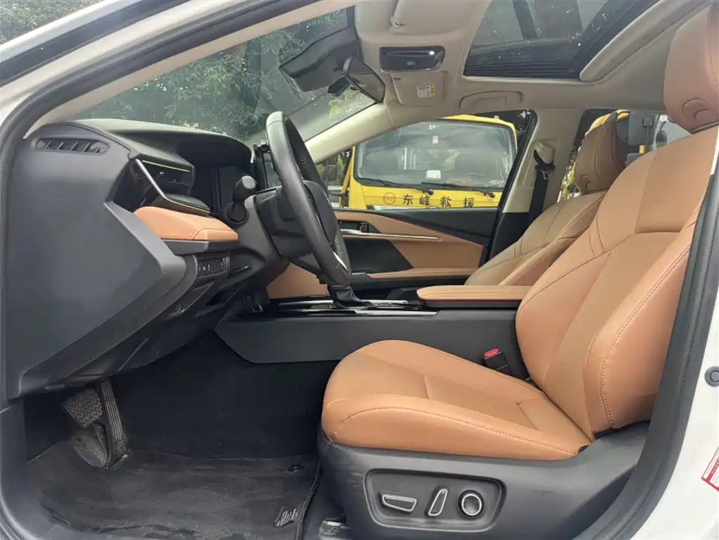 Toyota Camry 2024 2.0GVP Luxury Edition фото 20