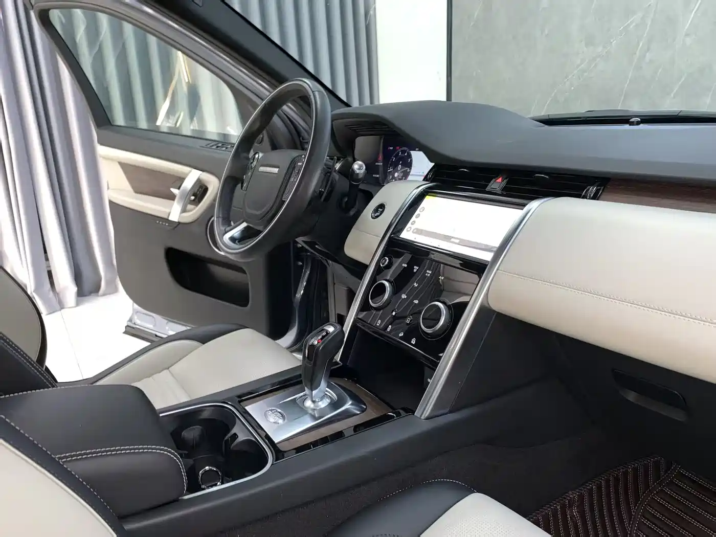 Land Rover Discovery Sport 2020 249PS R-Dynamic Luxury Custom фото 12