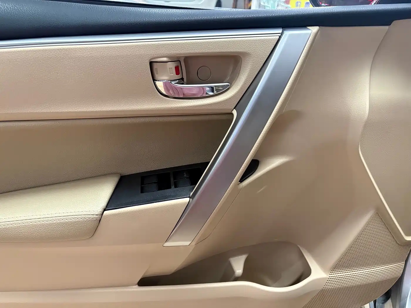 Toyota Corolla 2016 1.6L CVT GL-i Cool Edition фото 9
