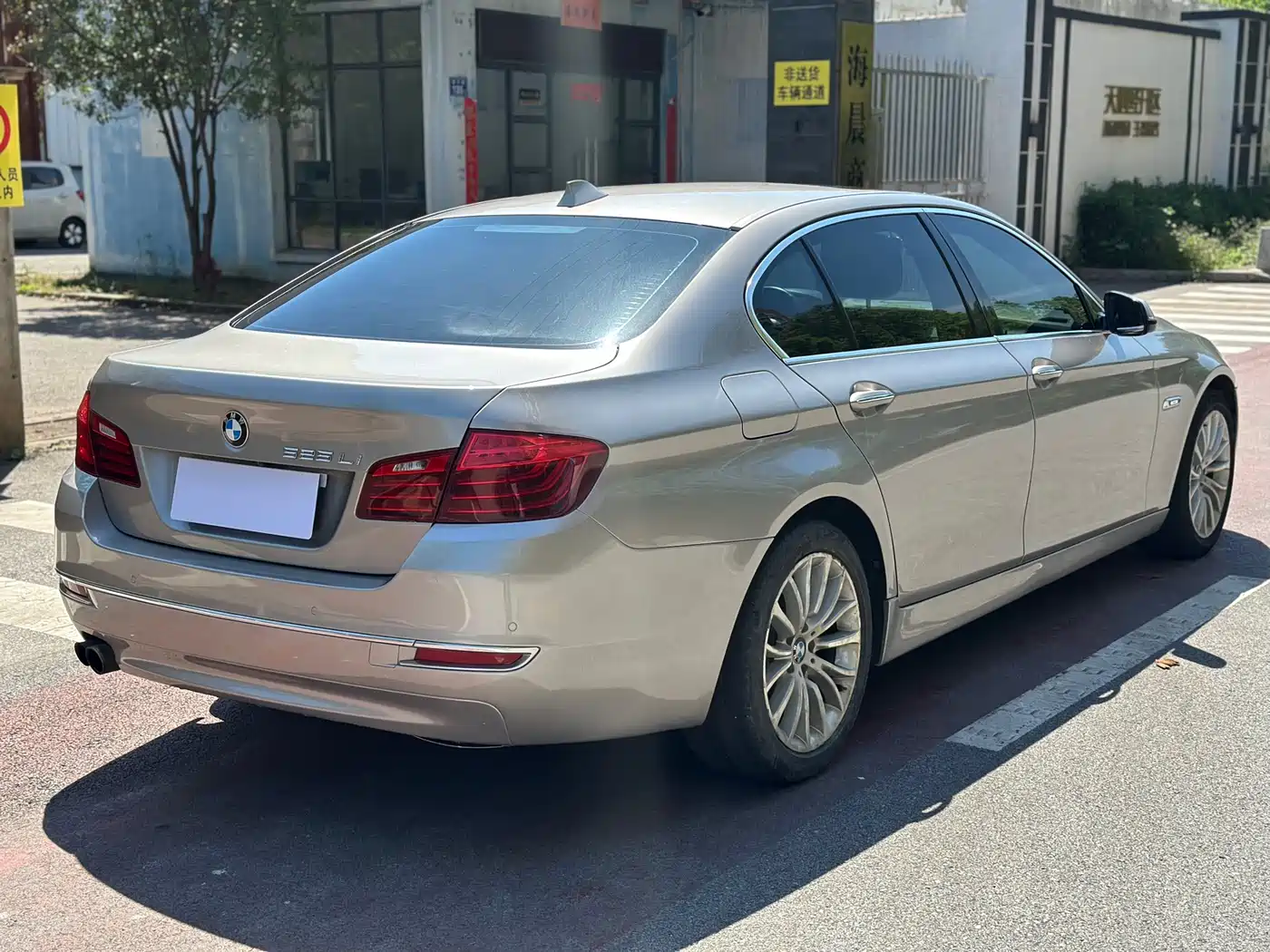 BMW 5 Series 2017 525Li Luxury Design Package фото 4