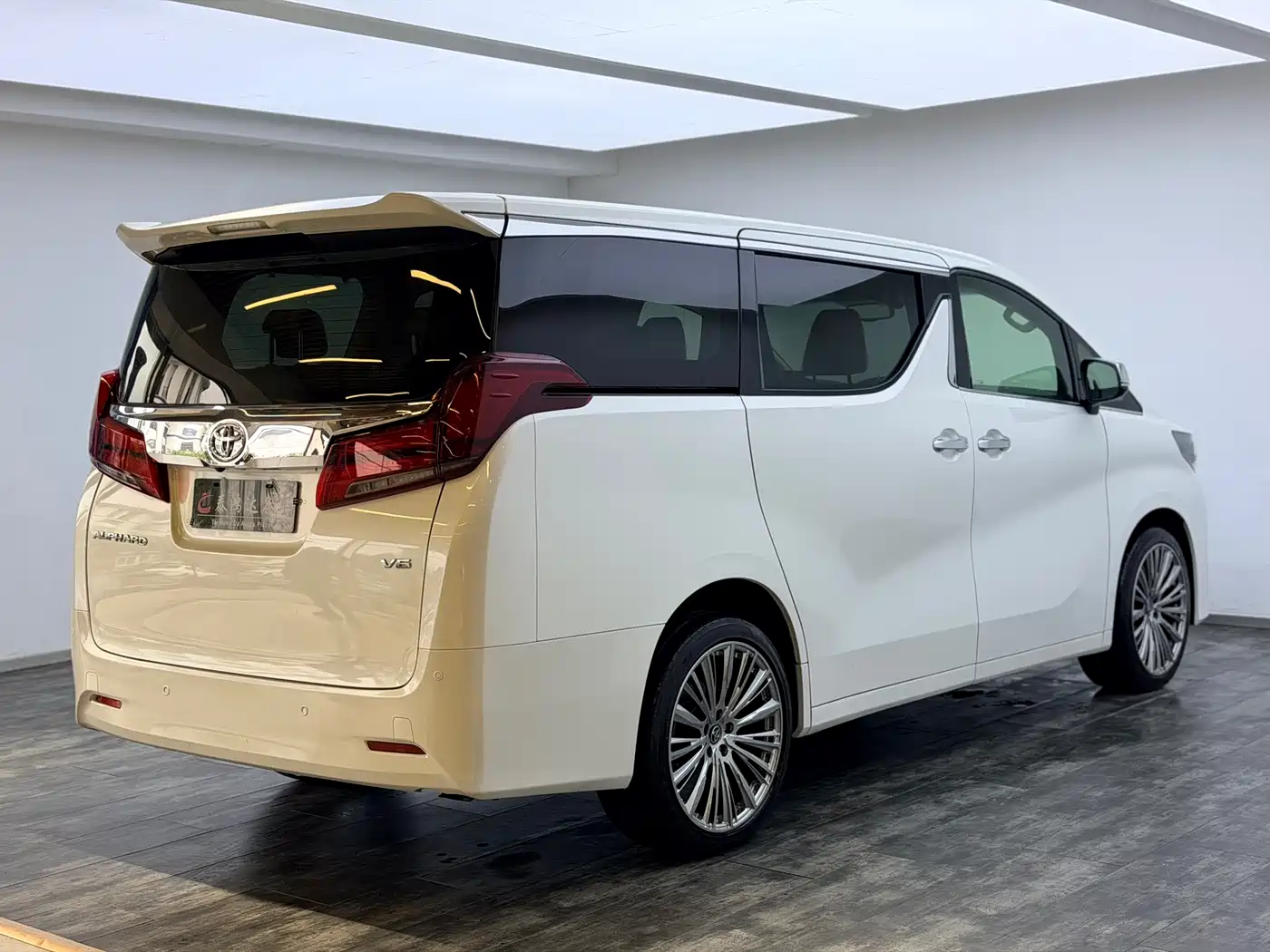 Фото 5 - Toyota Alphard