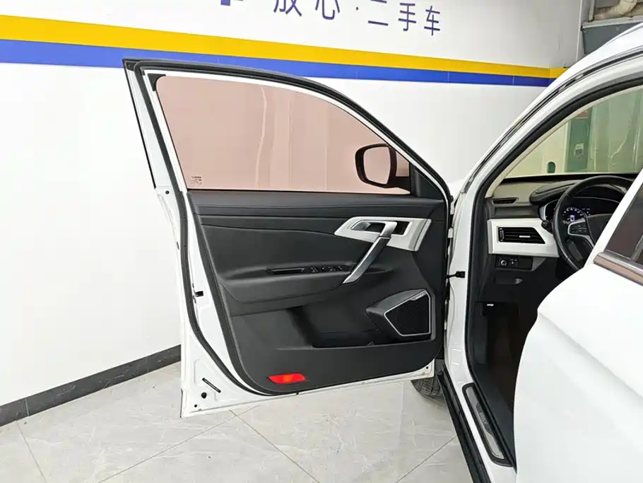 Фото 7 - Geely Atlas