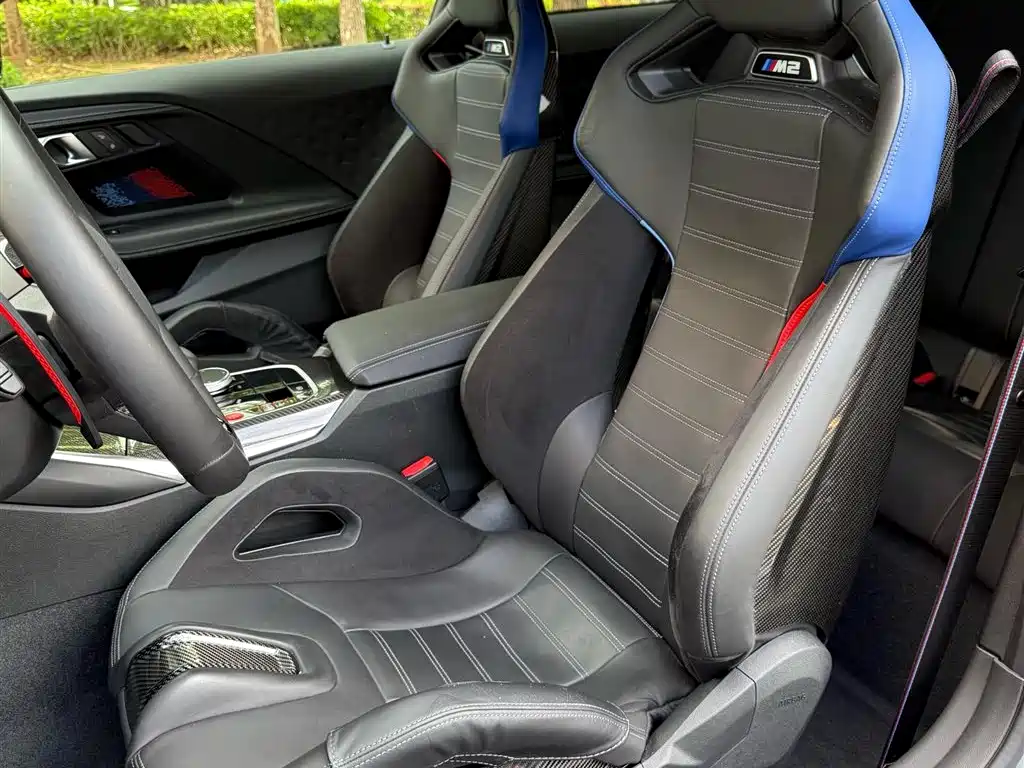 BMW M2 2024 M2 фото 11