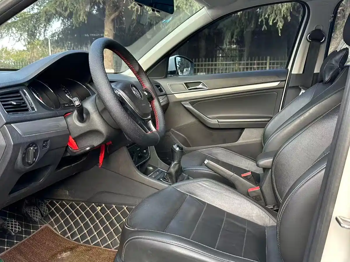 Volkswagen Lavida 2017 1.6L Manual Comfort Edition фото 8