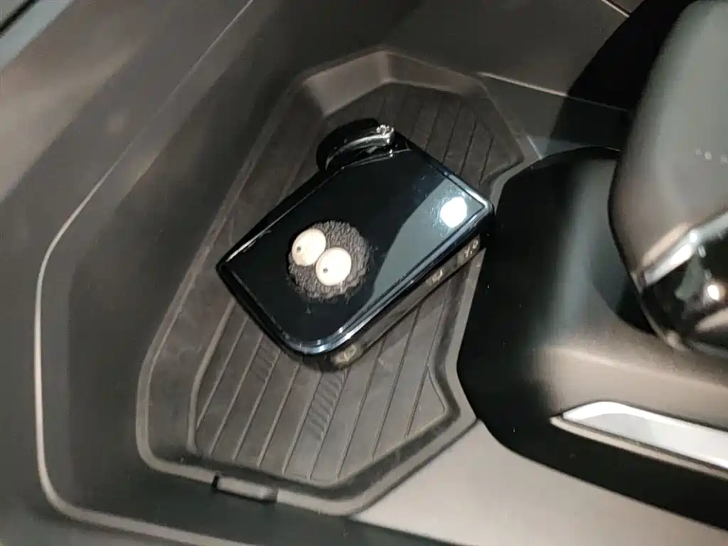Lynk & Co 06 EM-P 2022 PHEV 84KM Range Pro фото 9