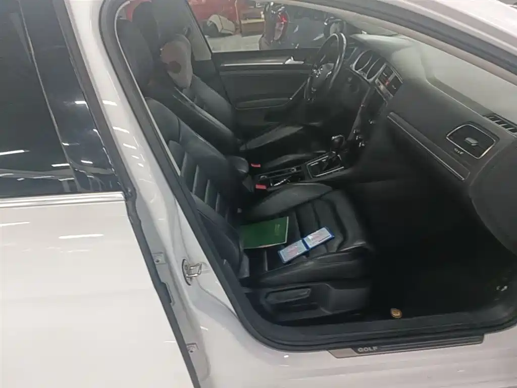 Volkswagen Golf 2016 230TSI Automatic Luxury фото 25