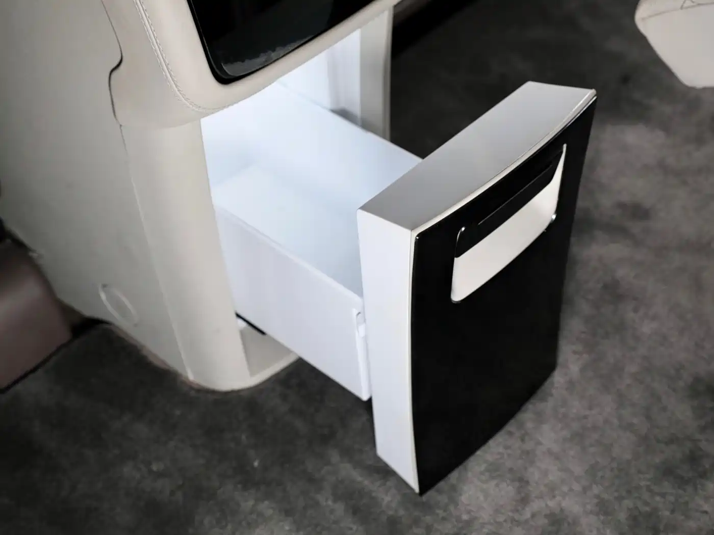 Denza D9 2022 DM-i 1040 Premium фото 19