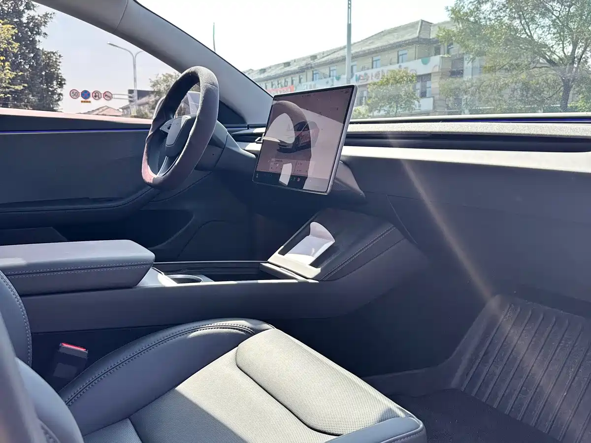 Фото 11 - Tesla Model 3