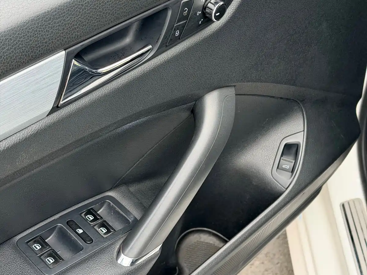 Photo 16 - Volkswagen Passat
