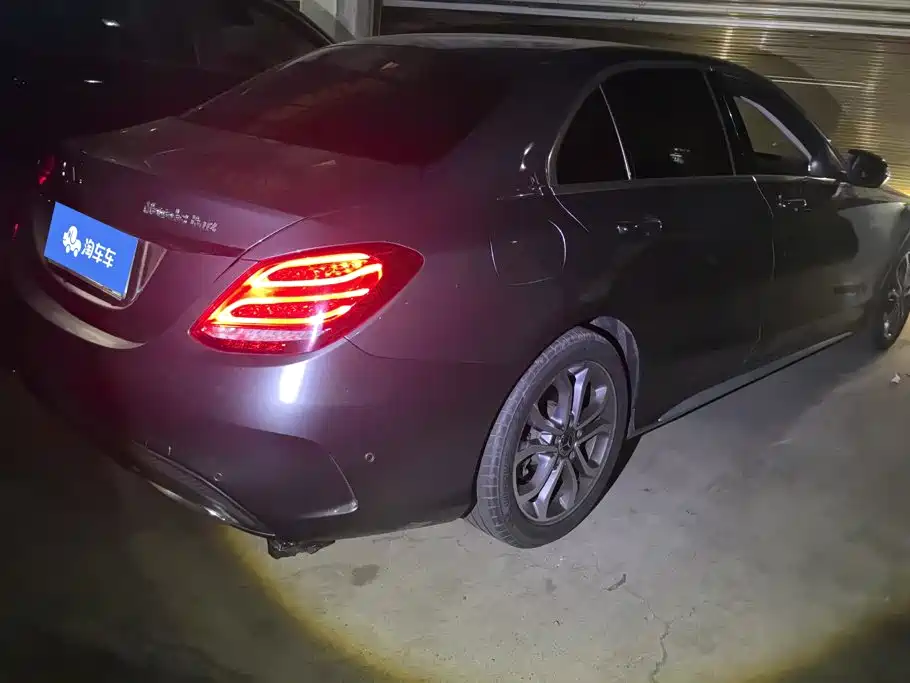Photo 3 - Mercedes-Benz C-Class