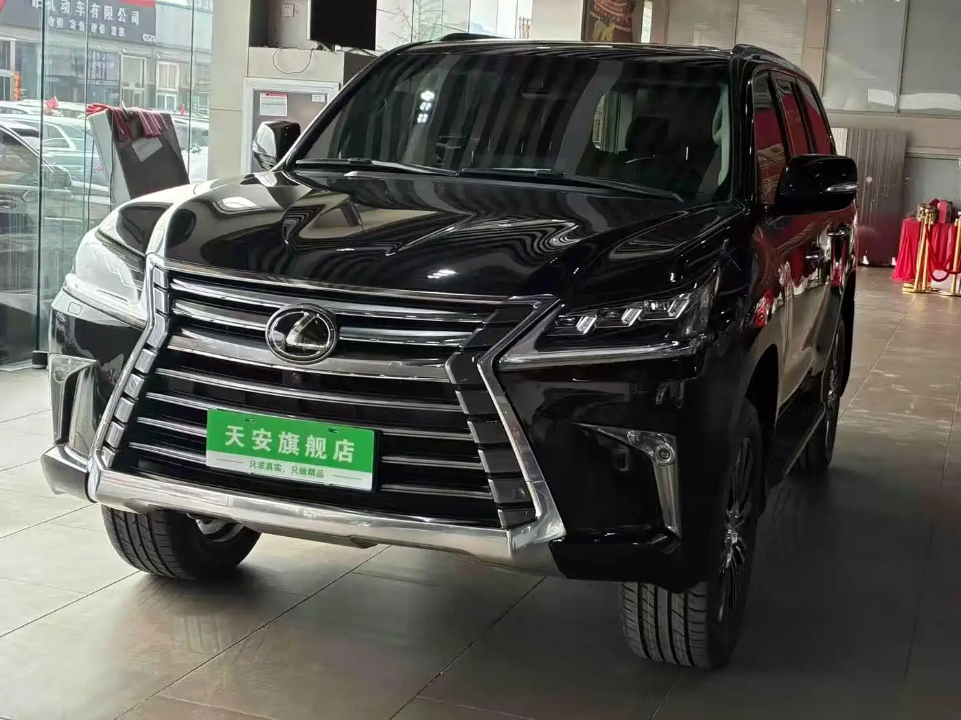 Фото 1 - Lexus LX