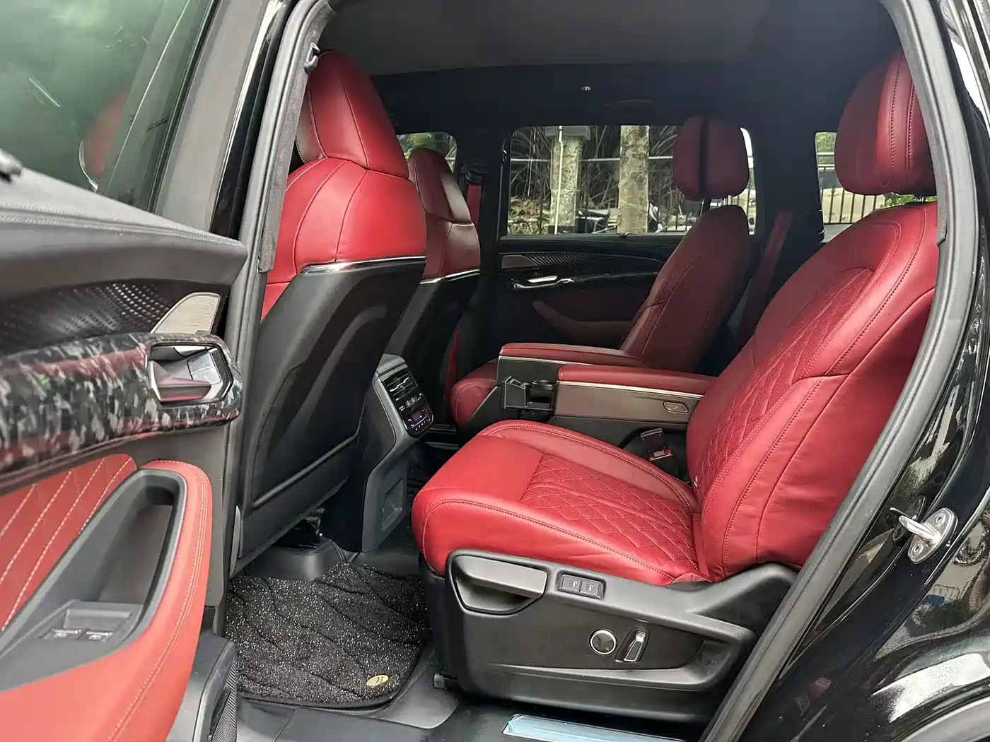 Audi Q6 2024 45 TFSI quattro Black Warrior Edition 6-seater фото 5