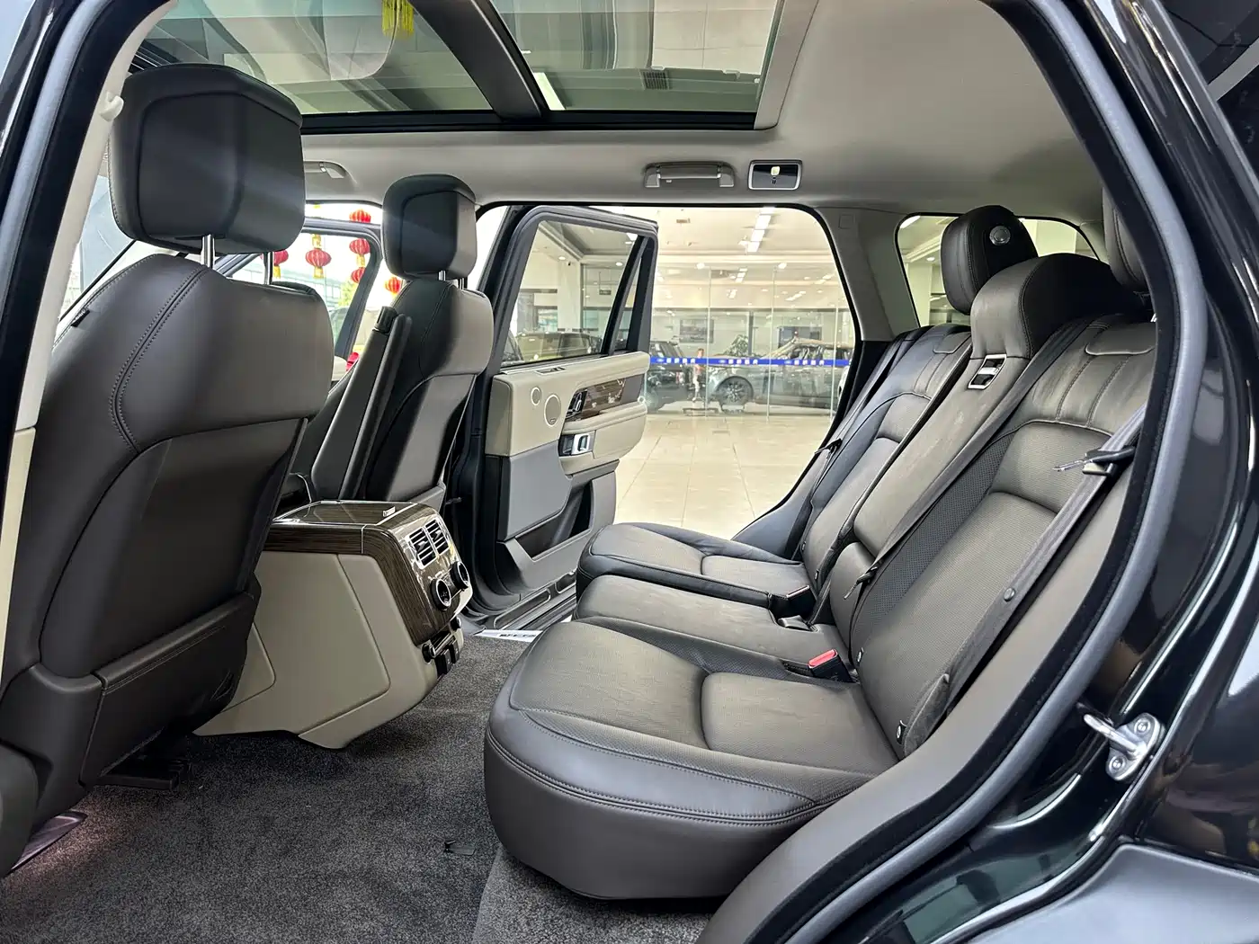 Land Rover Range Rover 2018 3.0 SC V6 Vogue Heritage Extended Edition фото 11