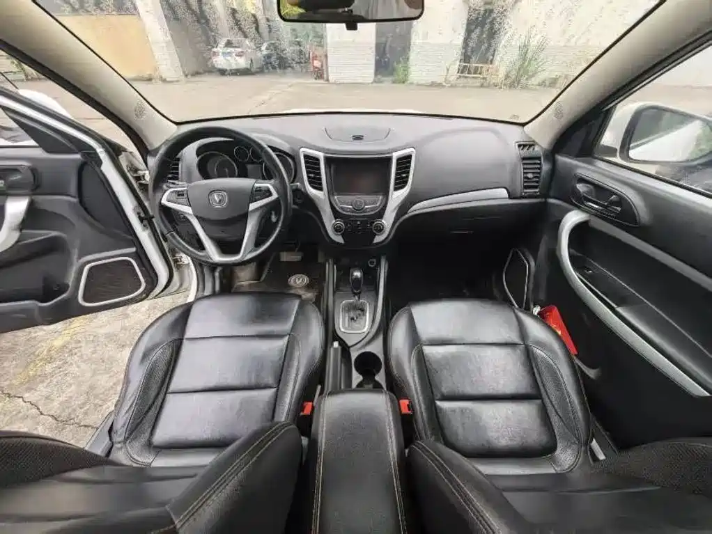 Photo 7 - Changan CS35