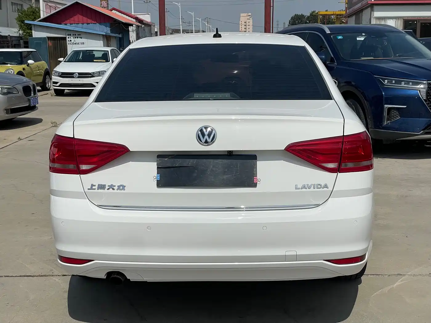 Volkswagen Lavida 2015 1.6L Automatic Comfort Edition фото 9