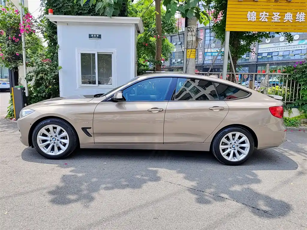 BMW 3 Series GT 2019 320i Fashion Model фото 3