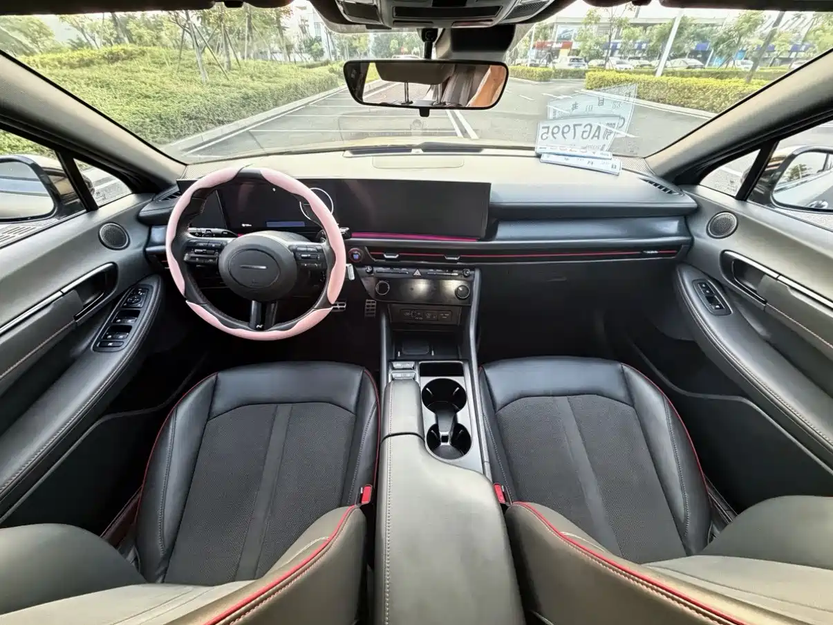 Photo 5 - Hyundai Sonata