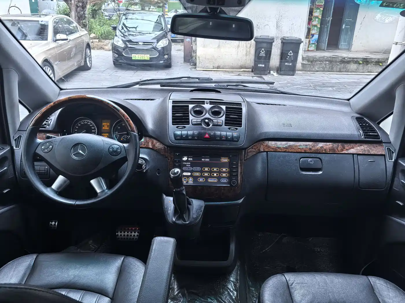 Mercedes-Benz Viano (Import) 2011 3.5L 125th Anniversary Edition 7-Seater фото 17