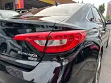 Photo 7 - Hyundai Sonata