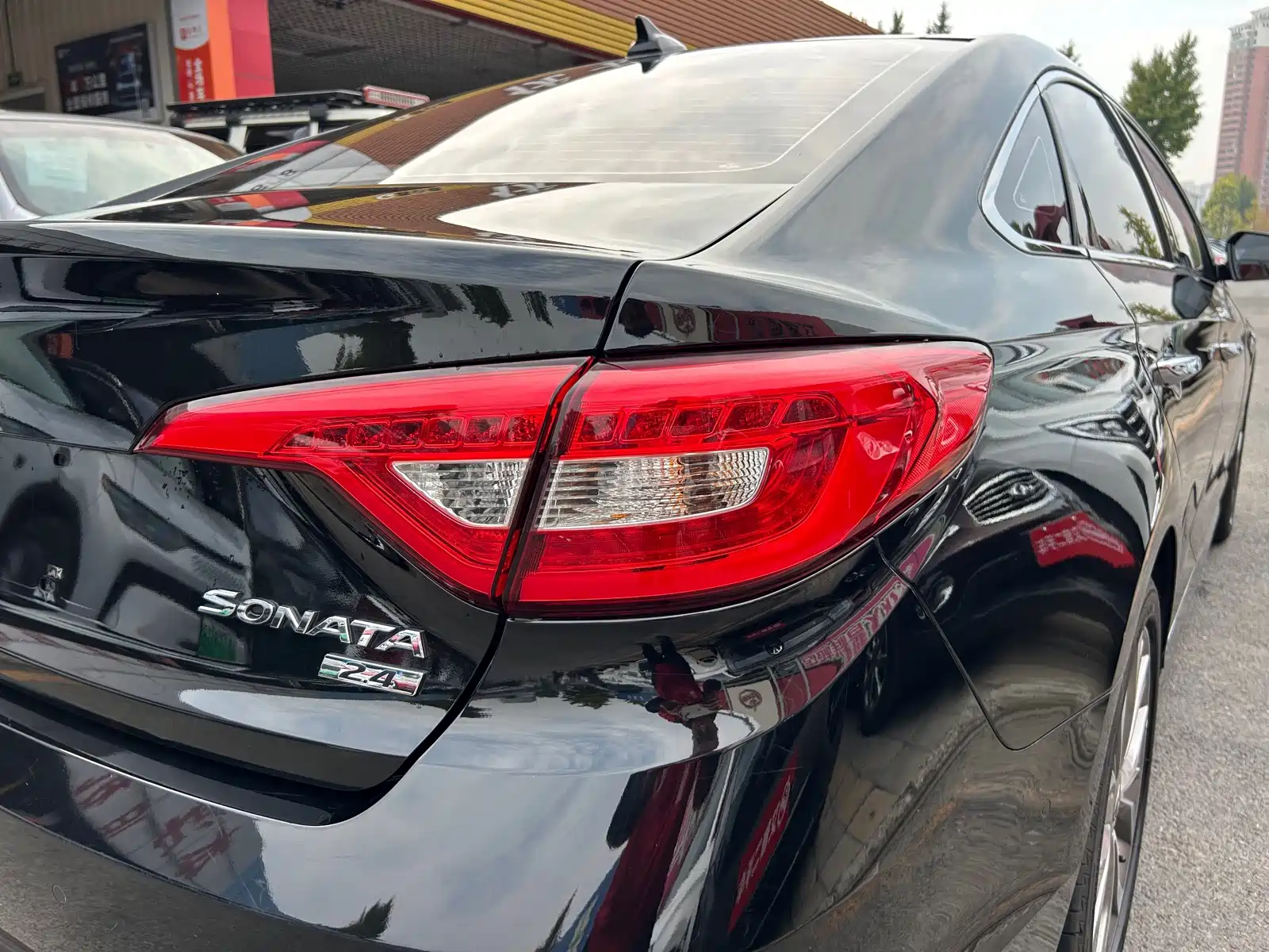 Photo 7 - Hyundai Sonata