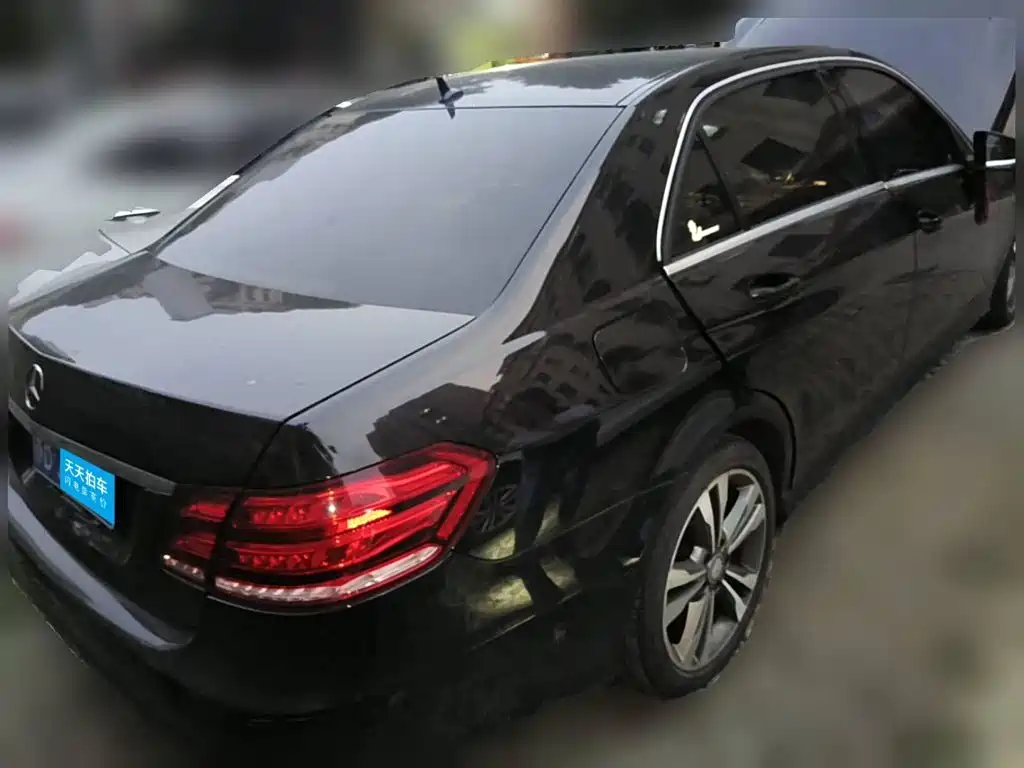 Фото 2 - Mercedes-Benz E-Class