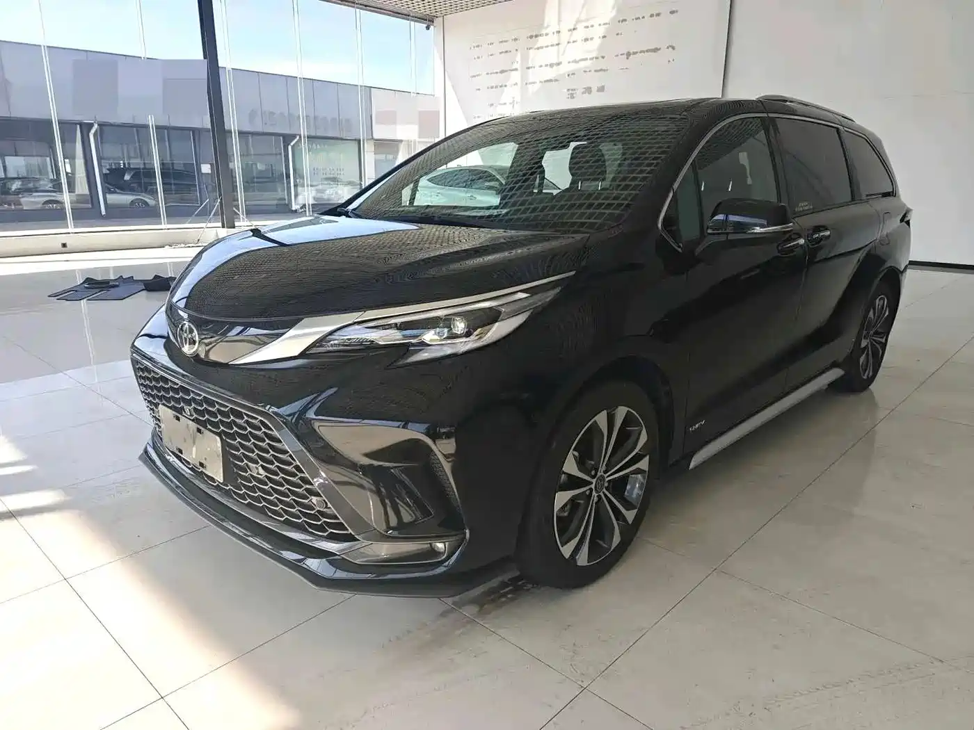 Toyota Granvia 2024 2.5L Hybrid Premium PLUS