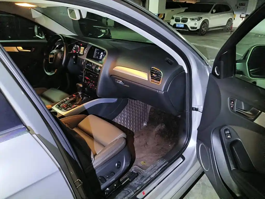 Photo 13 - Audi A4L