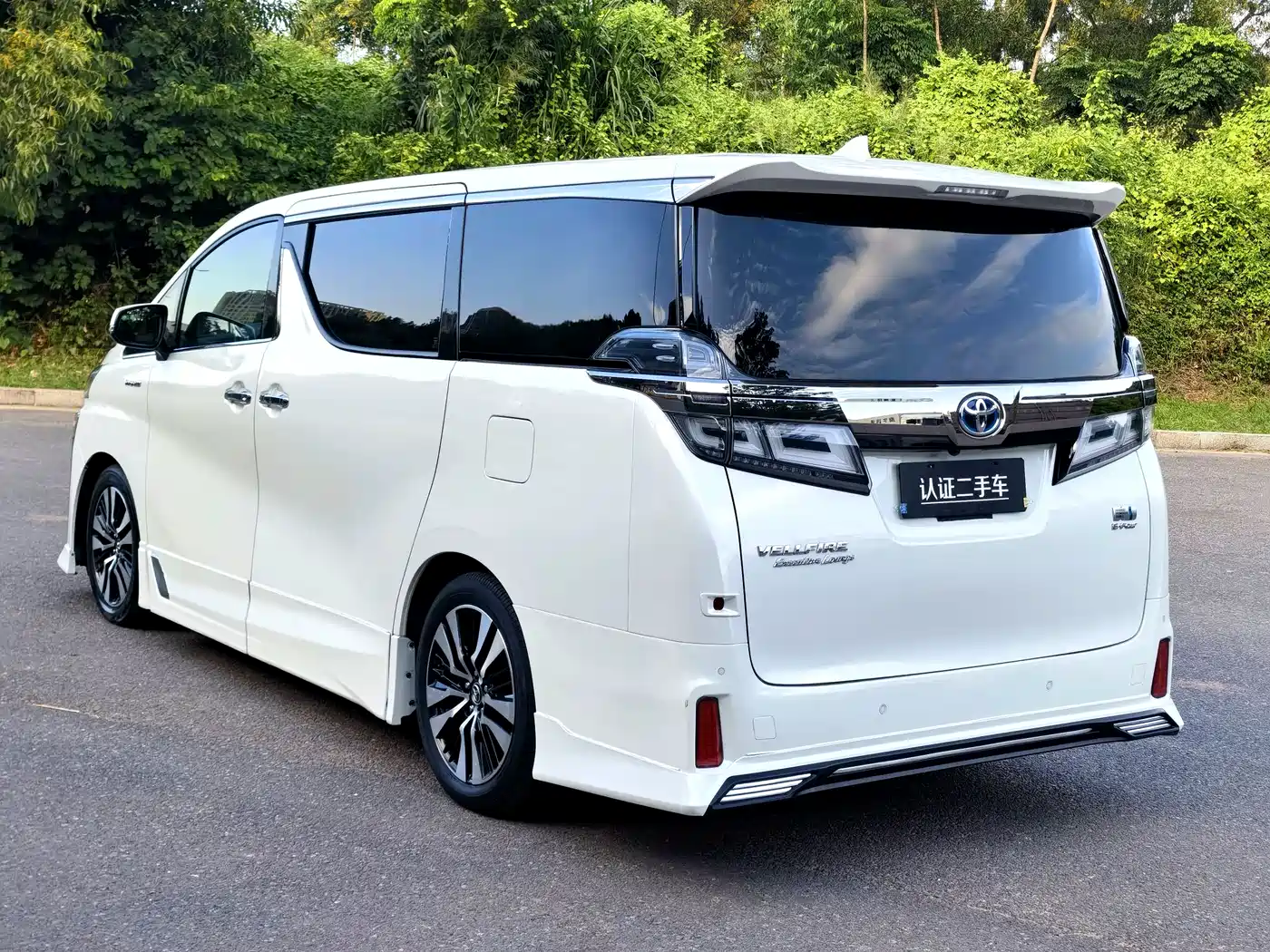 Toyota Vellfire 2020 Twin Engine 2.5L HV Premium Edition фото 5