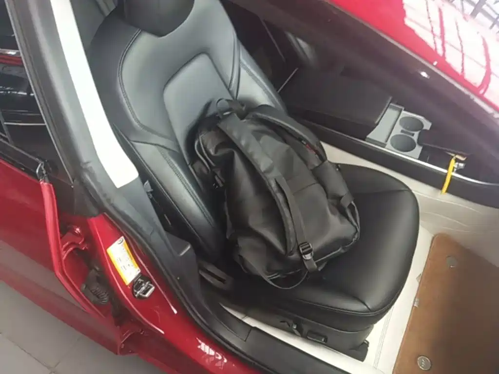 Фото 25 - Tesla Model 3