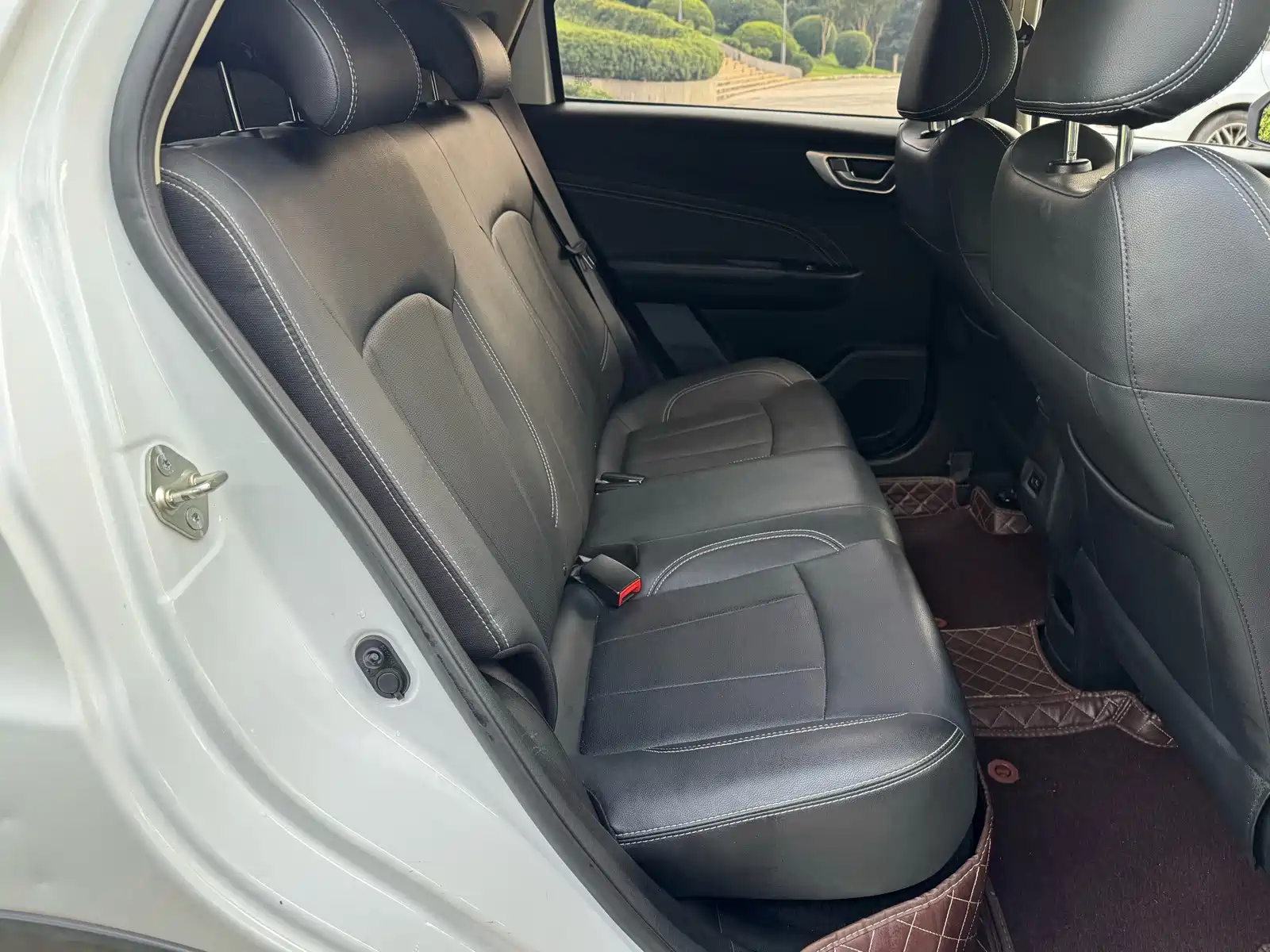 Фото 13 - Geely Vision X3