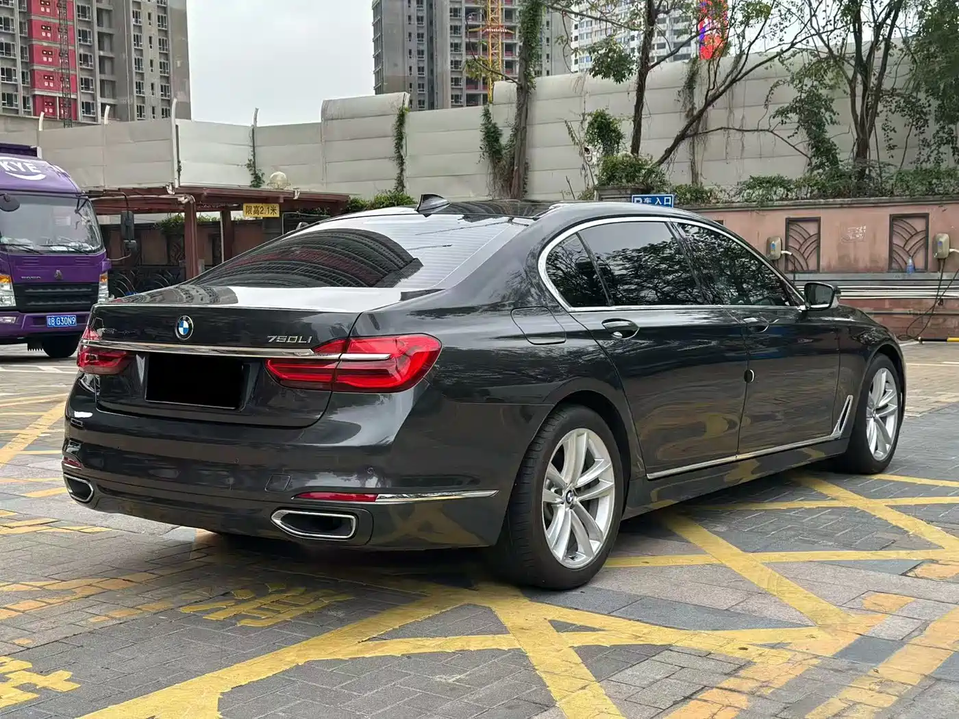 BMW 7 Series 2016 740Li Leading Edition фото 22