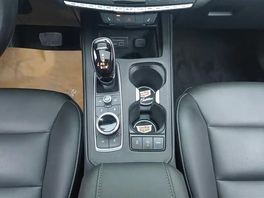 Cadillac XT4 2020 Facelift 28T 2WD Leading фото 16