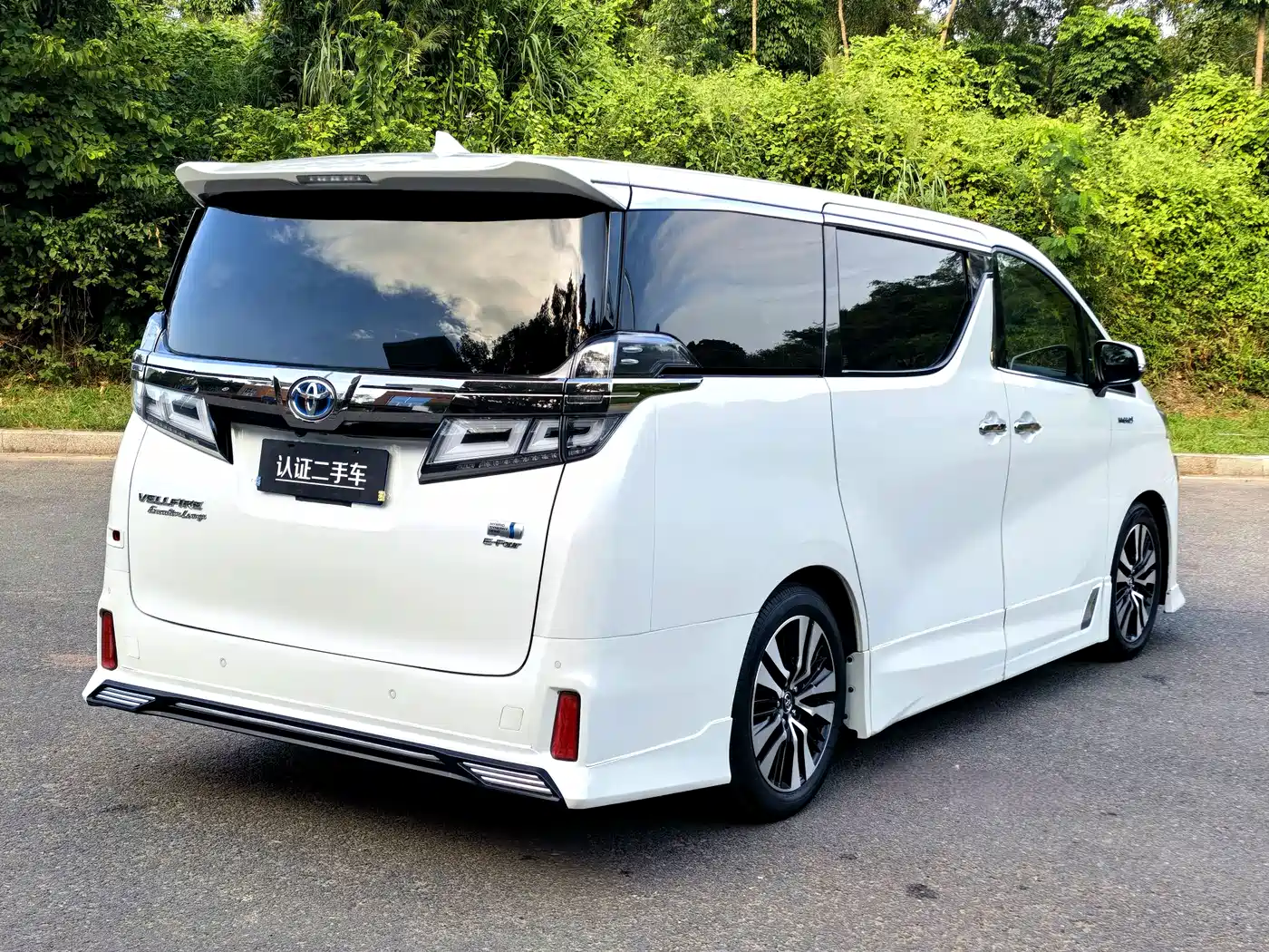 Toyota Vellfire 2020 Twin Engine 2.5L HV Premium Edition фото 7