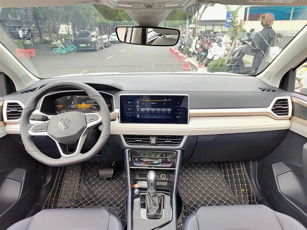 Volkswagen Tharu 2024 300TSI 2WD Bright Moon Edition фото 10
