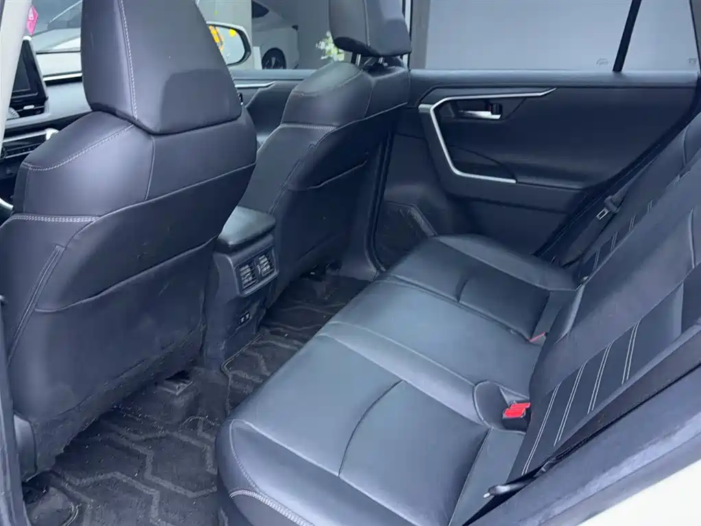 Toyota RAV4 Rongfang 2020 Hybrid 2.5L E-CVT AWD Flagship Edition фото 15