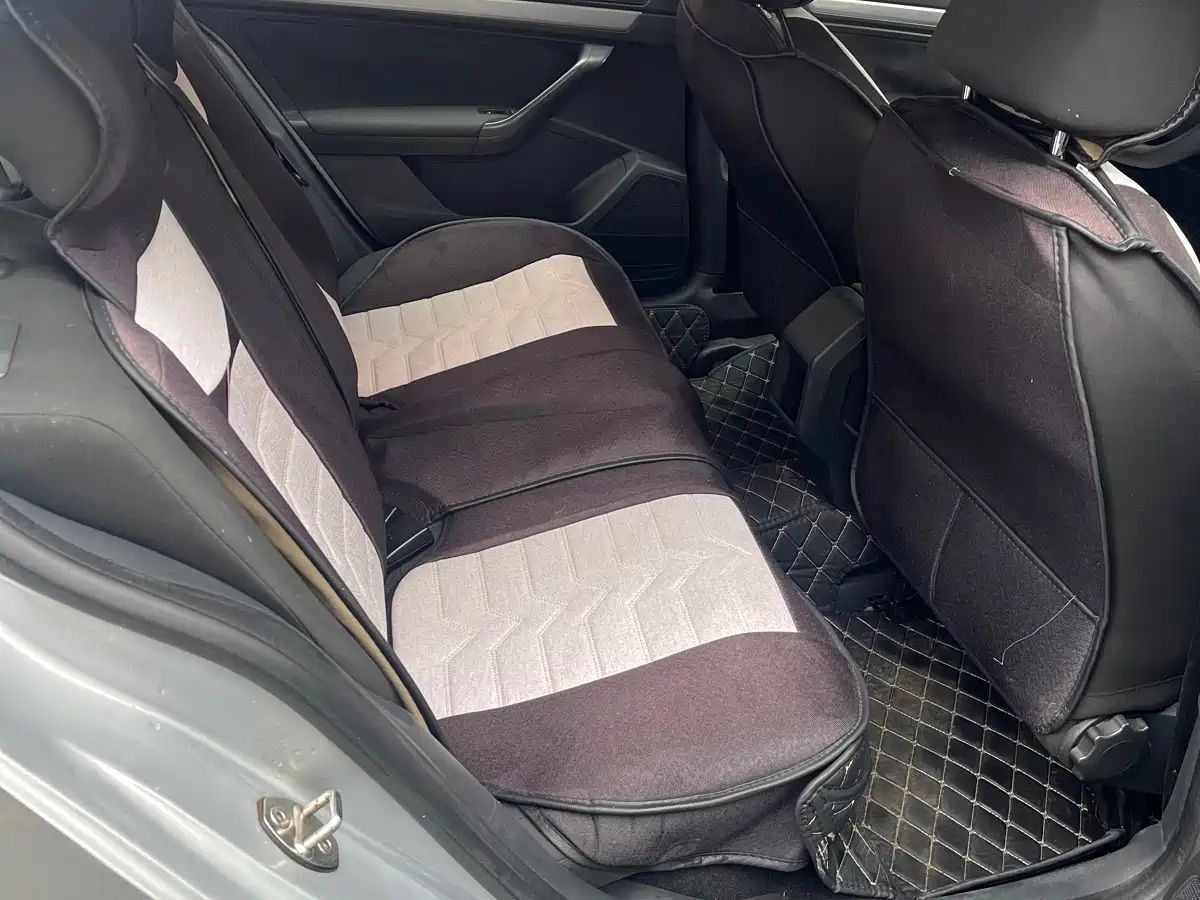 Volkswagen Lavida 2015 1.6L Automatic Trend Edition фото 8