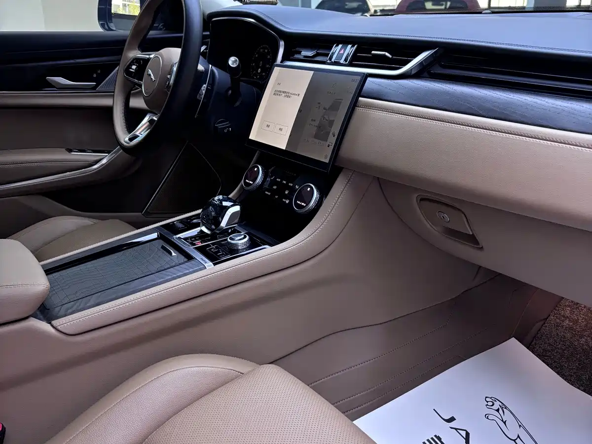 Jaguar XFL 2025 2024 2.0T P250 2WD Premium Luxury