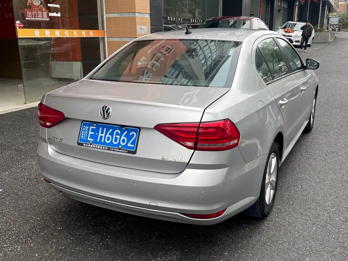 Volkswagen Lavida 2015 1.6L Automatic Trend Edition фото 11