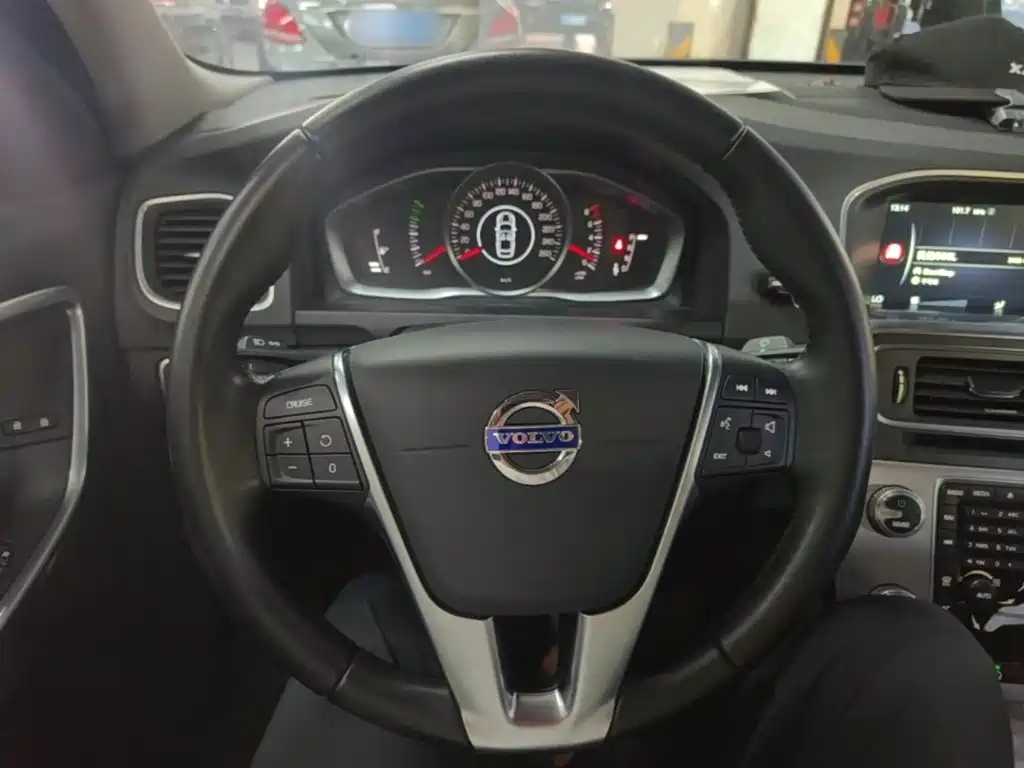 Фото 11 - Volvo S60